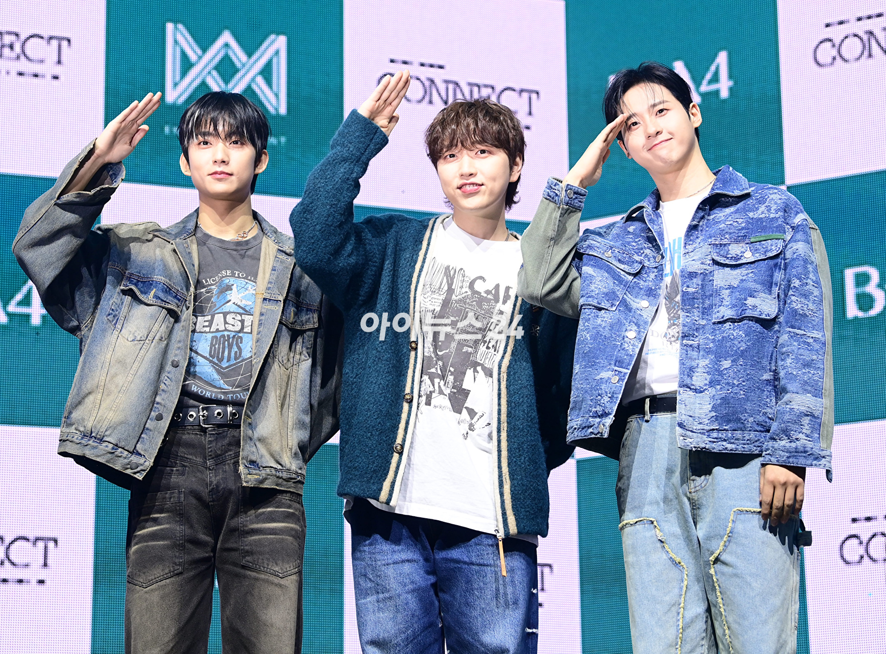 그룹 B1A4가 8일 오후 서울 광진구 예스24라이브홀에서 열린 그룹 B1A4(비원에이포) 미니 8집 &#39;커넥트(CONNECT)&#39; 발매 기념 쇼케이스에 참석하고 있다. [사진=정소희 기자]