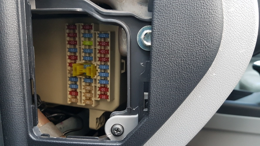 아반떼 퓨즈 모습