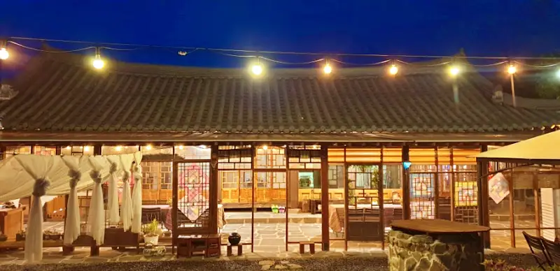 네모세모 인생샷 한옥카페, 680평 독채 수영장 풀장 풀빌라 한옥 펜션 가볼만한 곳 추천