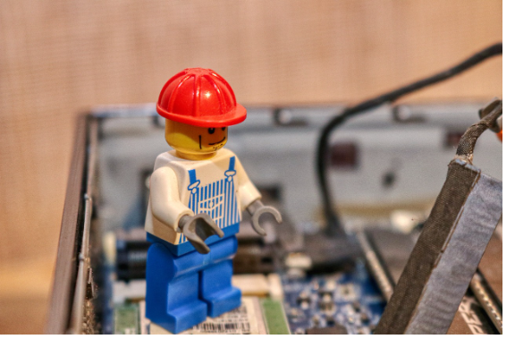 레지스트리 편집기에서 WaitToKillAppTimeout 값을 2000으로 설정하는 화면