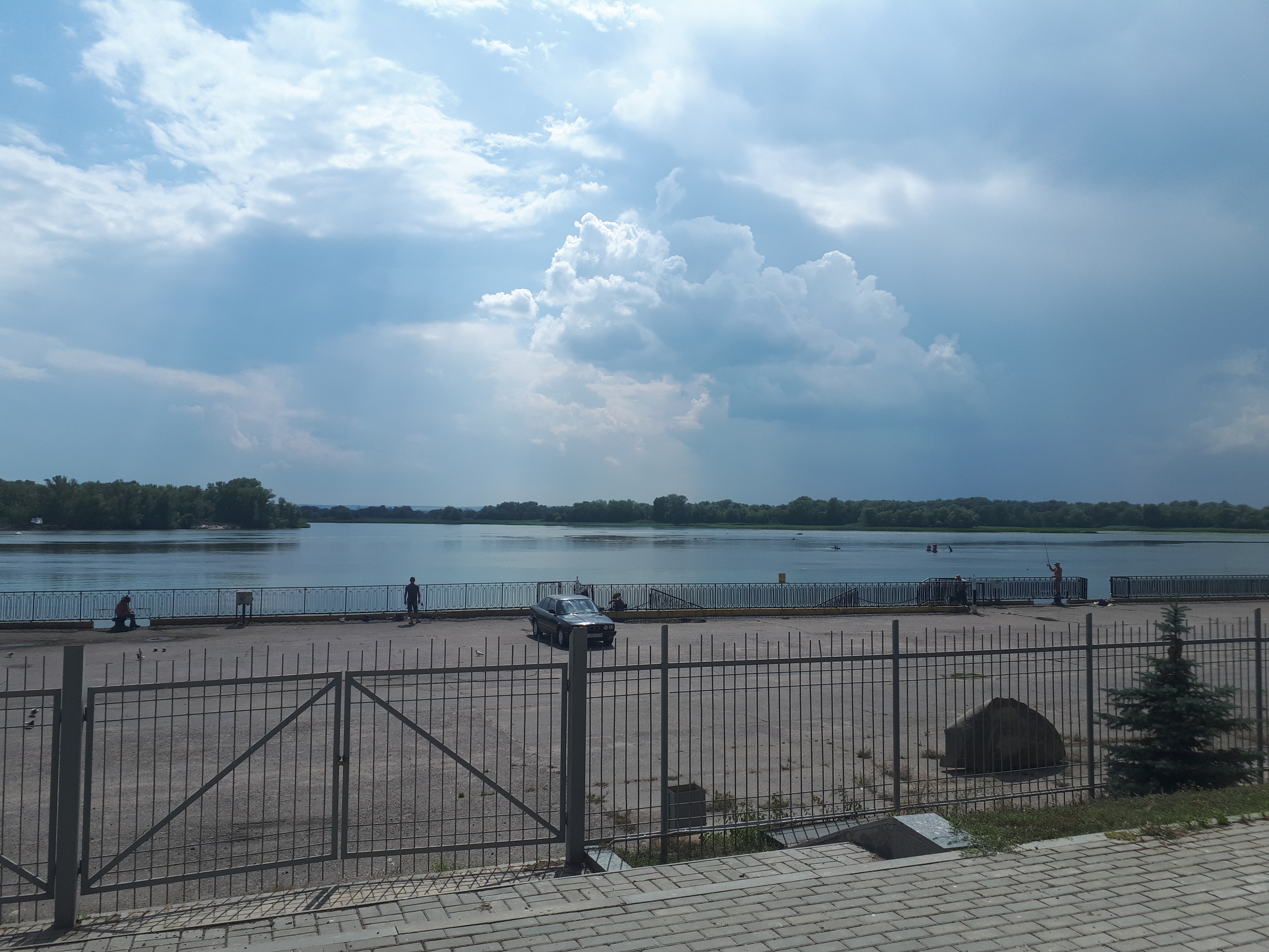 우크라이나 크레멘추크 드니프로 강과 펜스