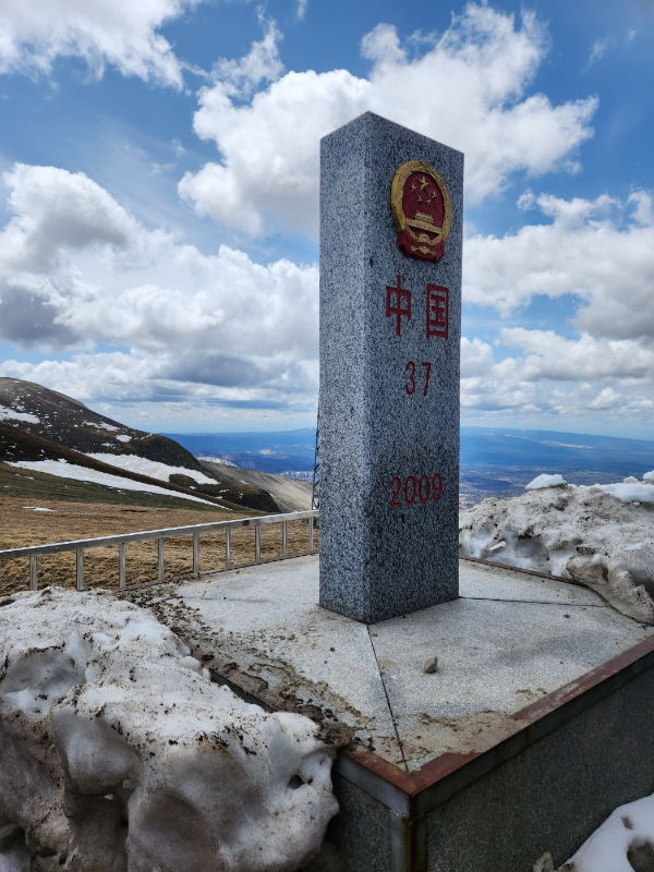 백두산 서파에 있는 37호 경계비