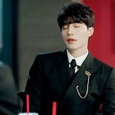 도깨비에서-저승사자-역을-했던-이동욱