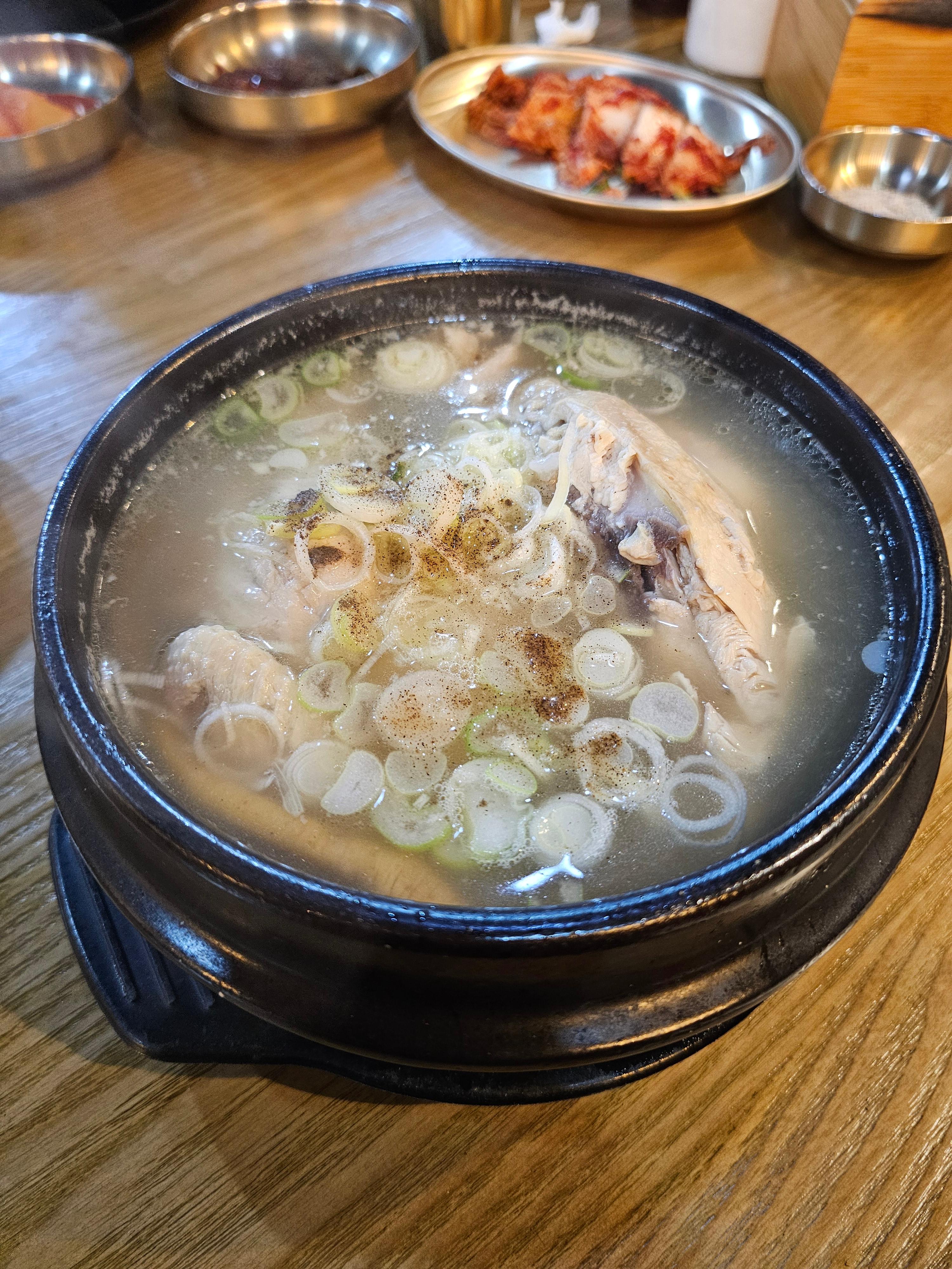 중국에서 먹는 삼계탕 주로 한국식당에서