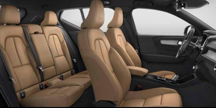 볼보 XC40 내부