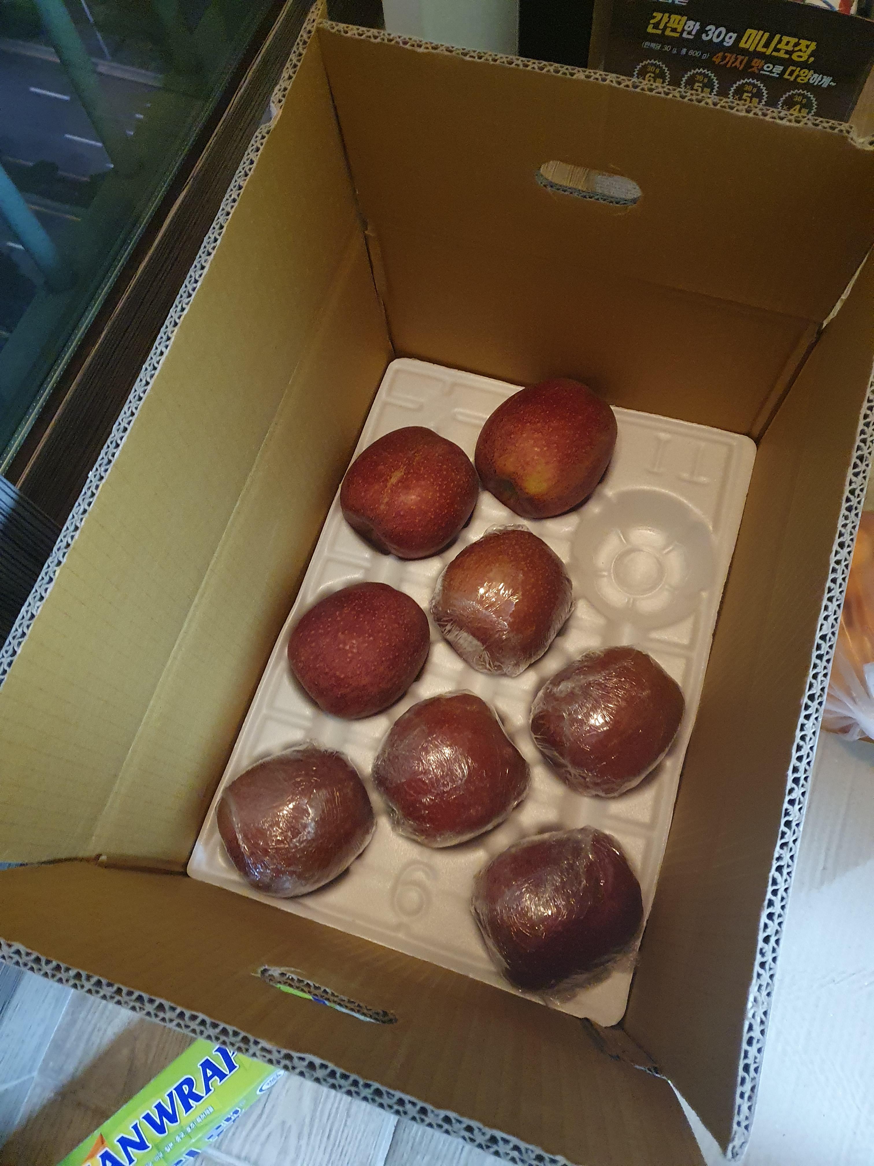 사이즈가 정말로 커서 1박스에 18개만 들어가 있습니다. ㅎㅎ