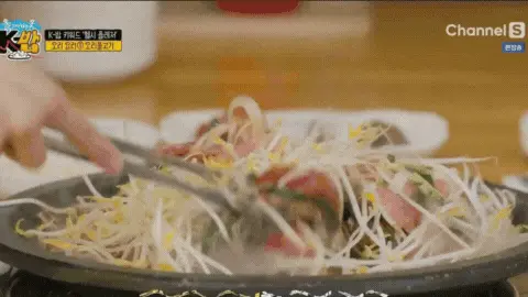 오리불고기가-불판-위에서-맛있게-볶어지는-모습