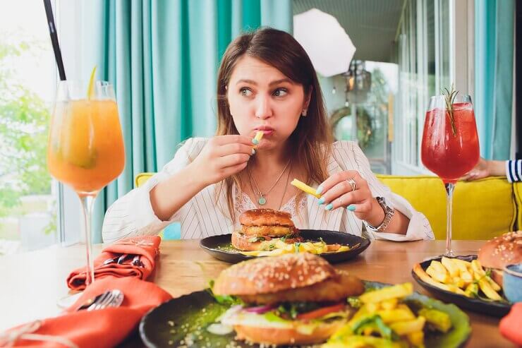 월경 전 폭풍 식욕? 이렇게 해결하세요