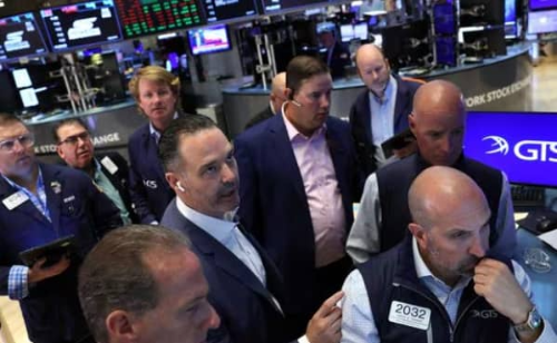 전산 오류에 긴잘하는 증권사 사람들 이미지