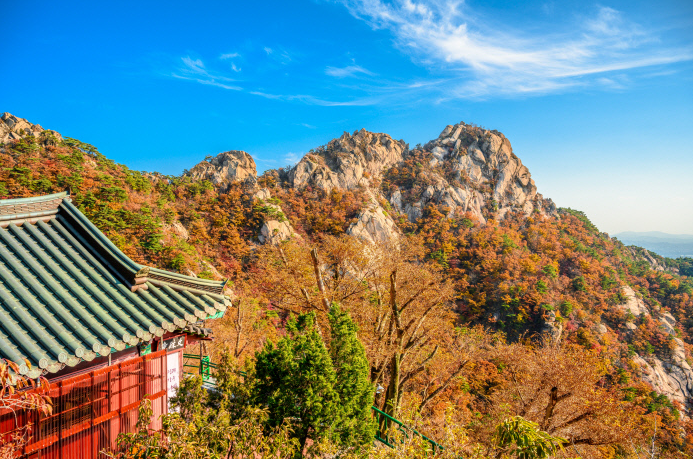 북한산 대남문 옆 문수사에서 바라본 풍경. 서울관광재단 제공
