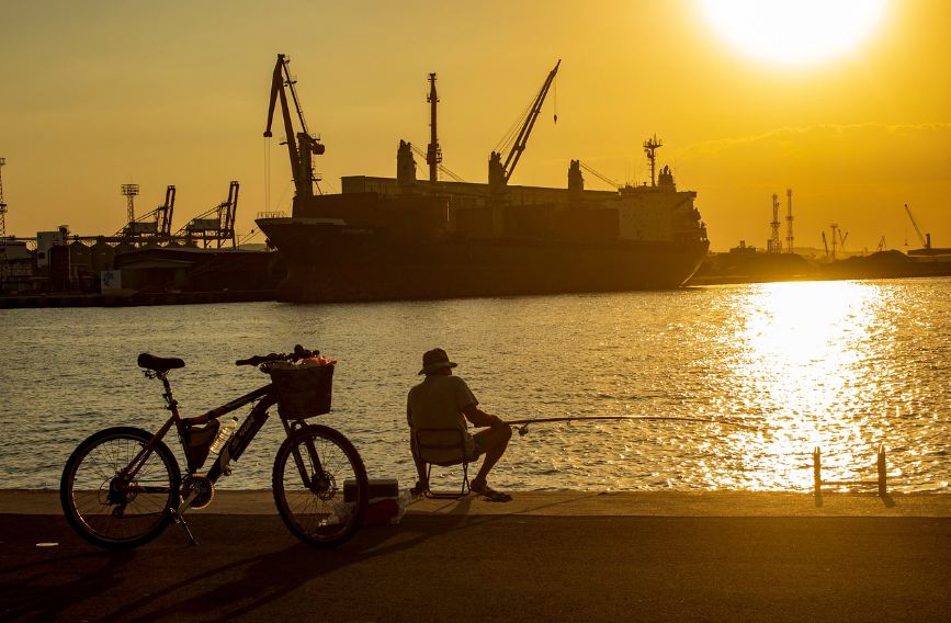 작은 항구의 정취를 느낄 수 있는 어촌 마을 여행