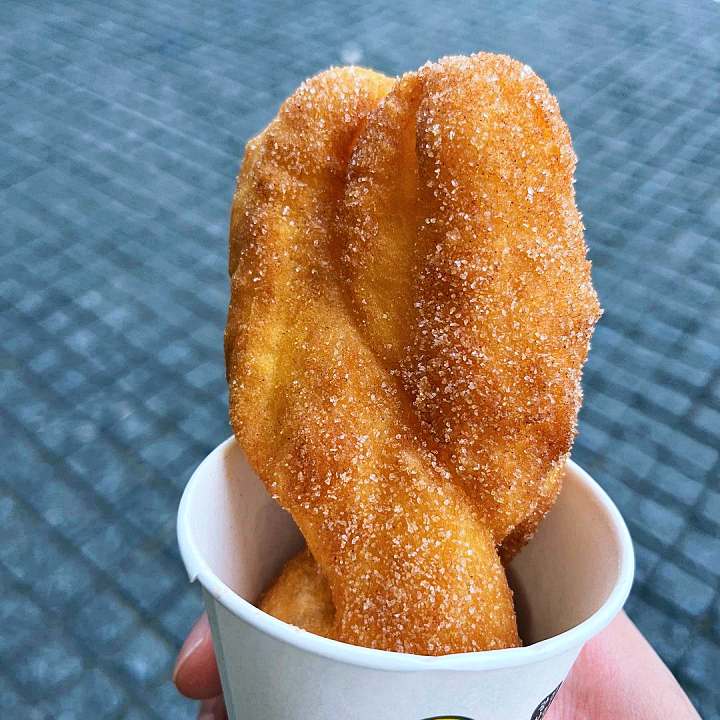 생방송오늘저녁 꽈배기 쫄깃쫄깃한 반죽과 시나몬 설탕과의 케미 종로 광장시장 맛집 추천
