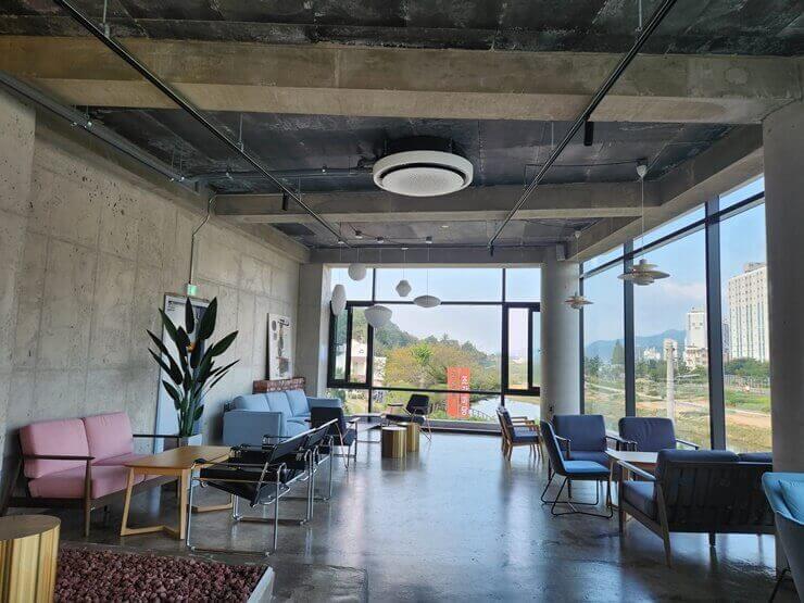 대니얼더카페-2층내부2