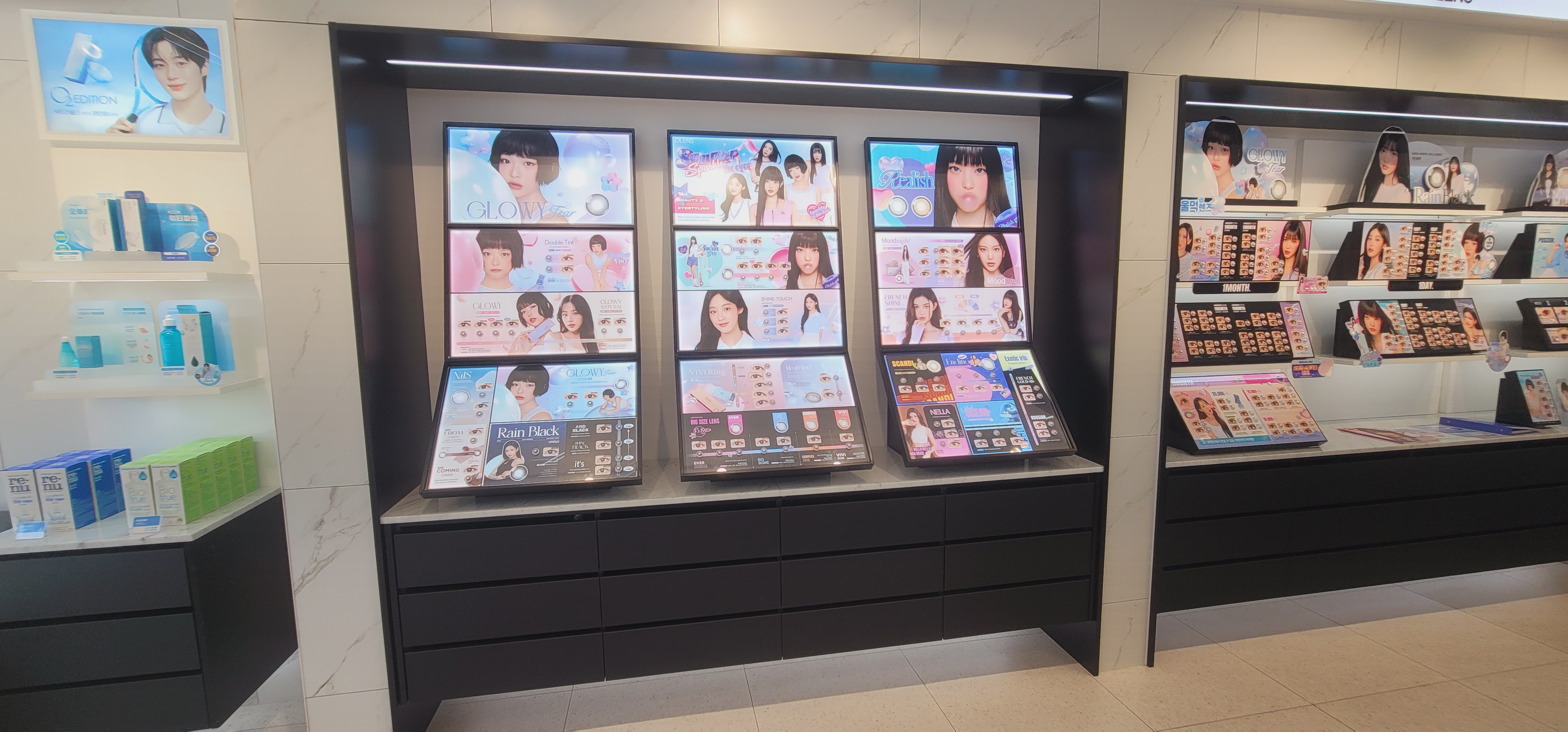 다양한 렌즈 판매하는 매장 사진