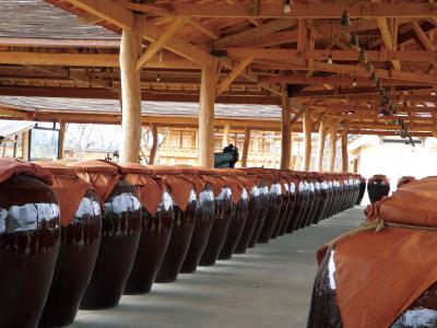 산사원 내 술 도가니 모습