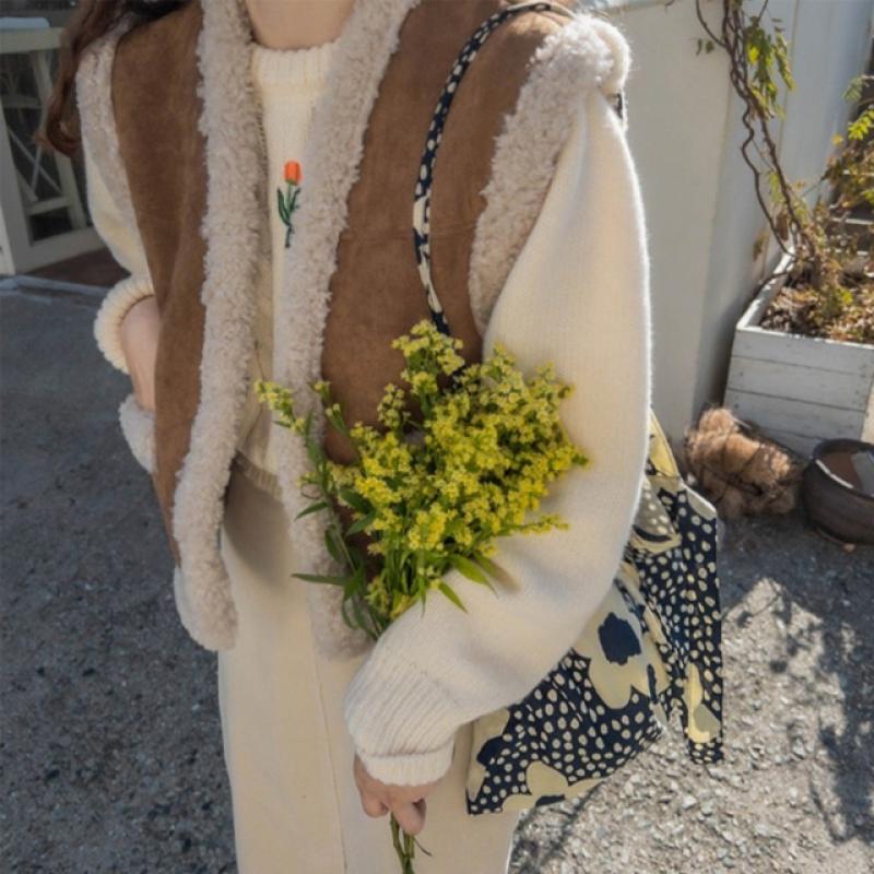 삐까삐까 뽀글뽀글 귀여운 오픈 크롭 무스탕 조끼