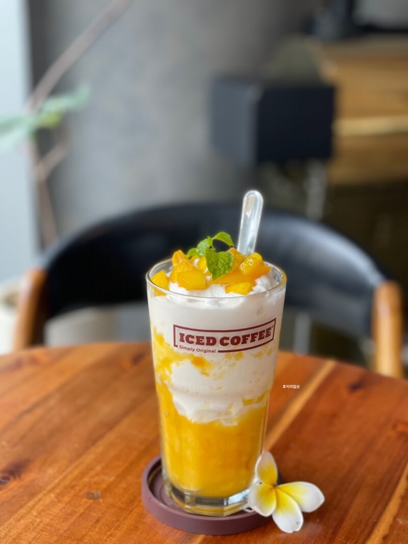 나트랑 카페 맛집 아이스드 커피 - 망고 코코넛 쉐이크
