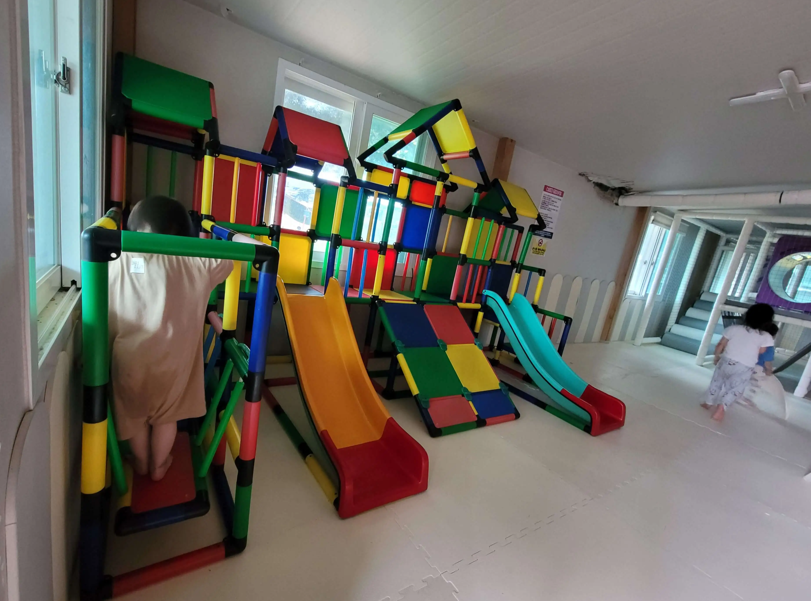 캠핑브릿지 놀이방