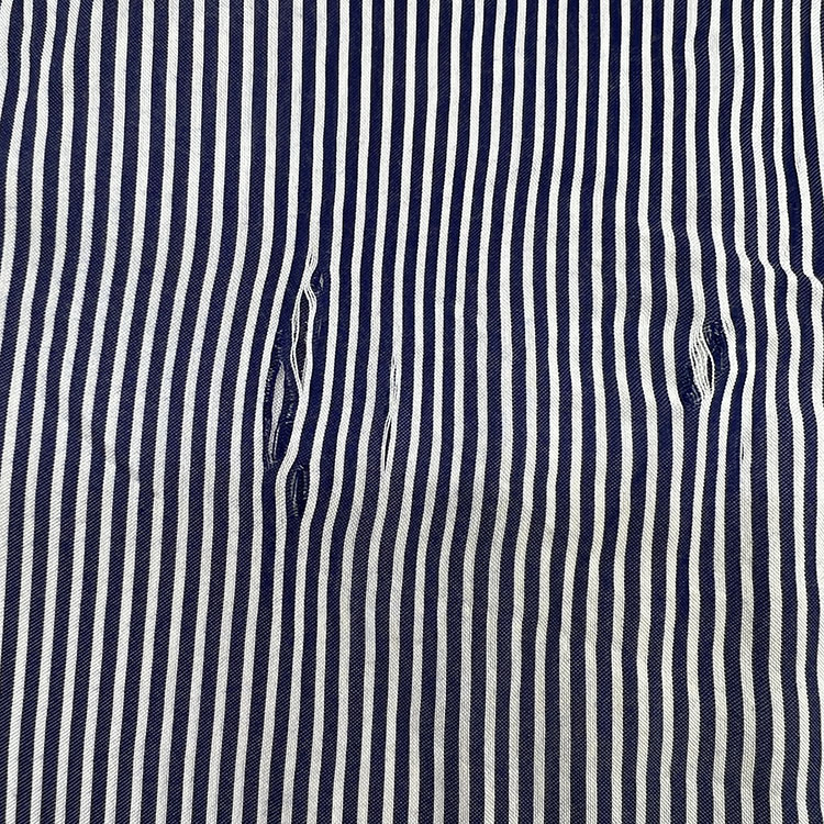 레이온 블라우스가 경화되어 찢어진 사진