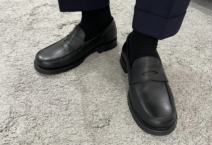 포멀한 코디에도 잘 어울리는 토요일 로퍼