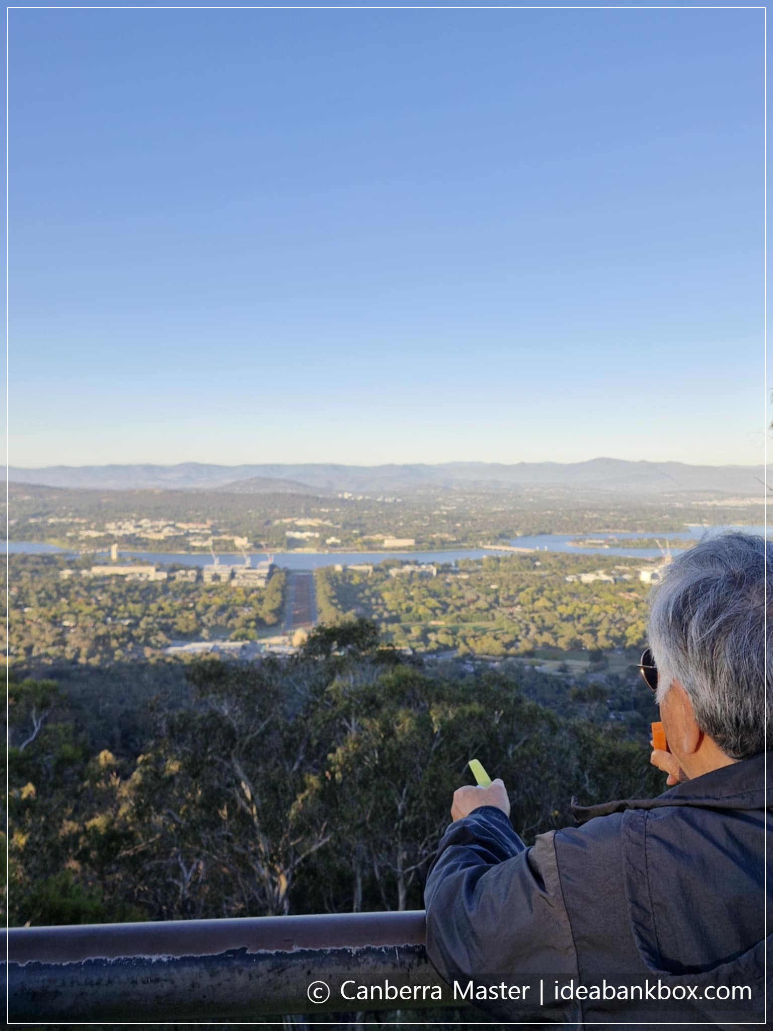 에인슬리 정상에 올라 당근과 오이를 드시고 계신 우리 아버지