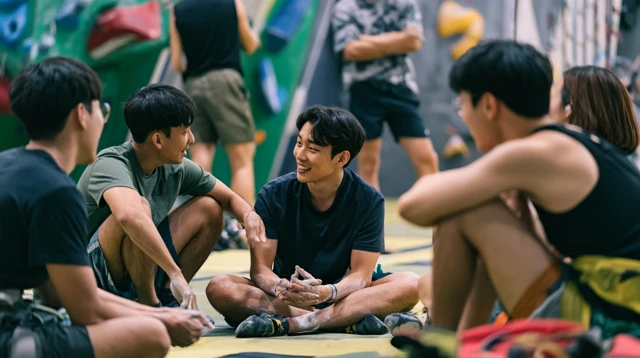 운동을 마치고 인사를 나누는 사람들