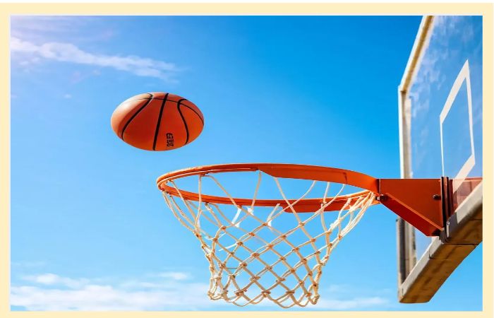 농구공이 골대에 들어가는 순간을 담은 사진