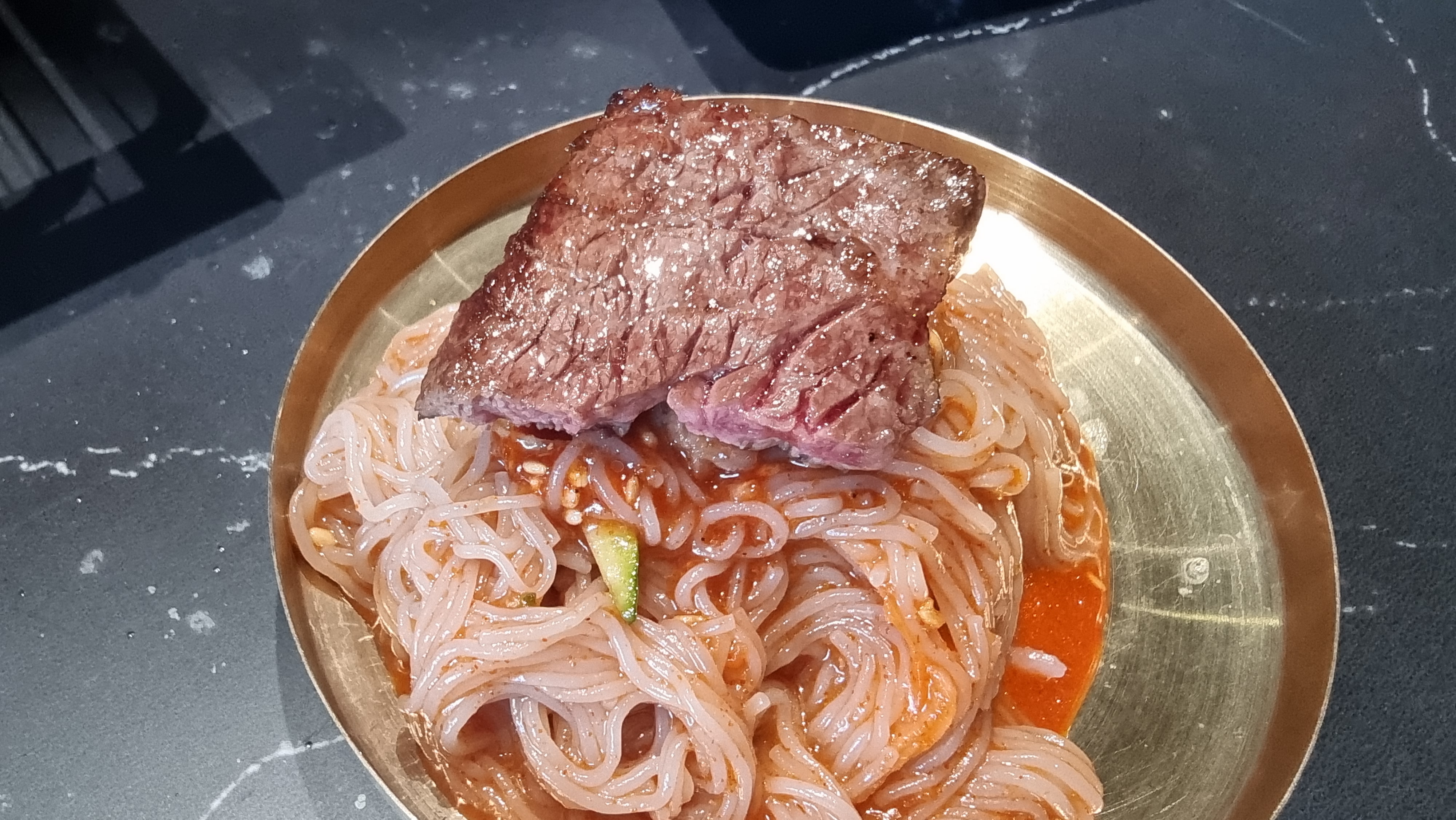 치맛살 비빔냉면