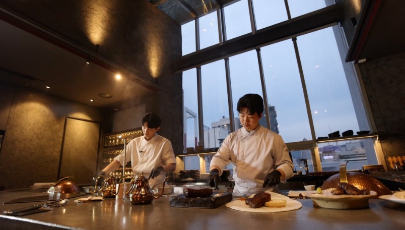 한국인의밥상 한우오마카세로 요리하고 있는 쉐프