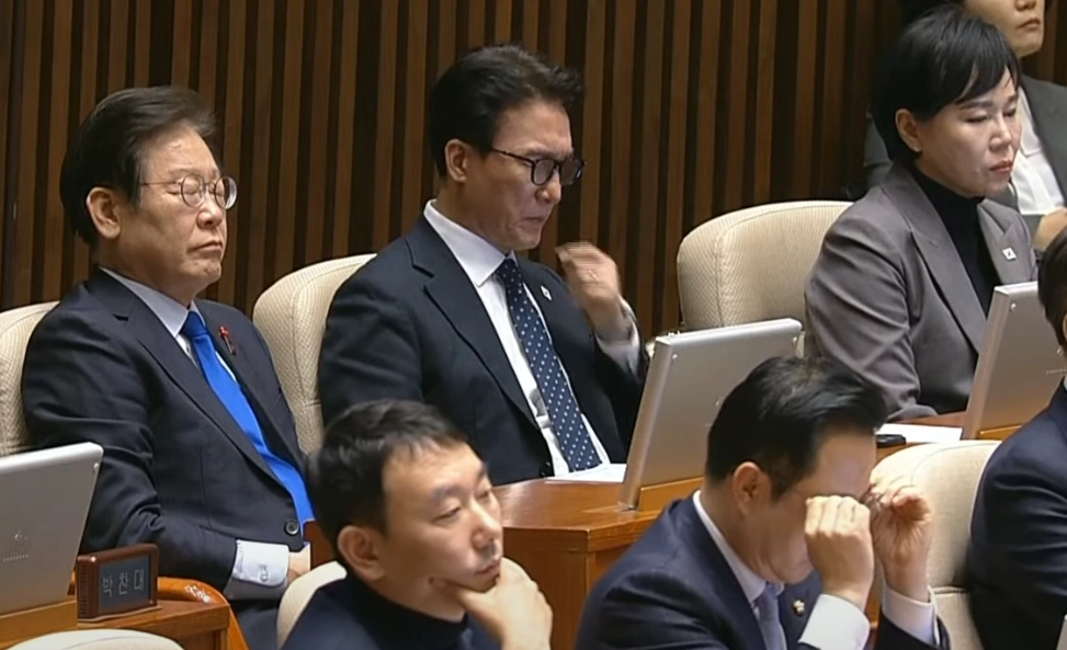 대통령 탄핵에 참석한 이재명 대표