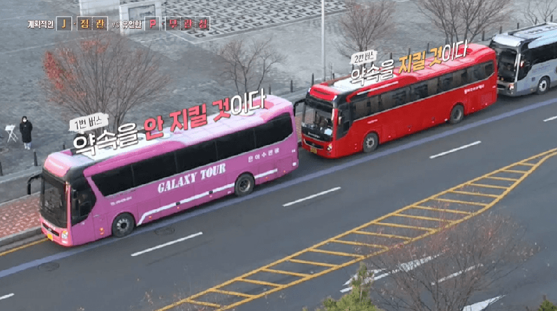 1번 버스와 2번 버스 사진