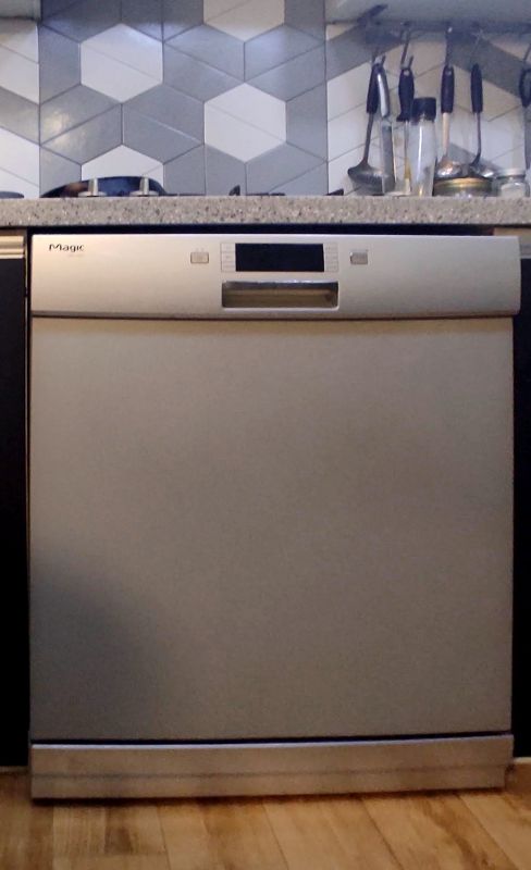 높이까지 조절하여 설치완료된 식기세척기