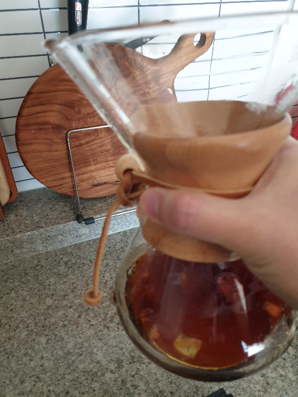 얼음이 녹도록 서버를 흔들어 준다.