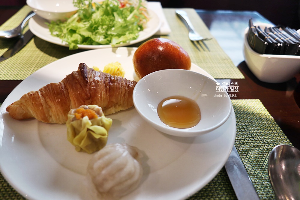 로열 호이안 엠갤러리 호텔 조식 후기 파이포 카페