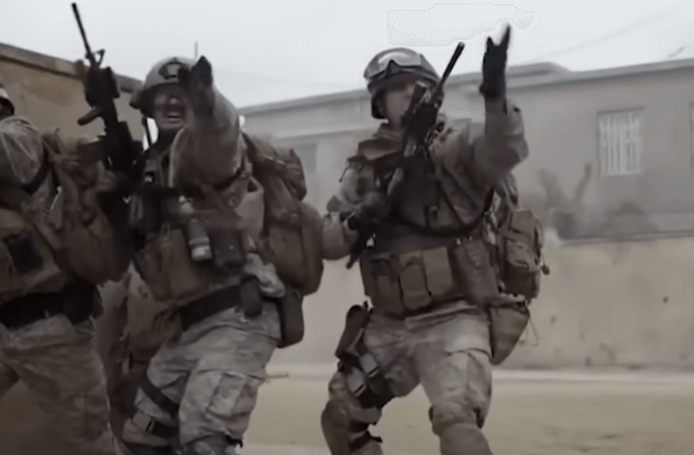 장갑차 투입 장면