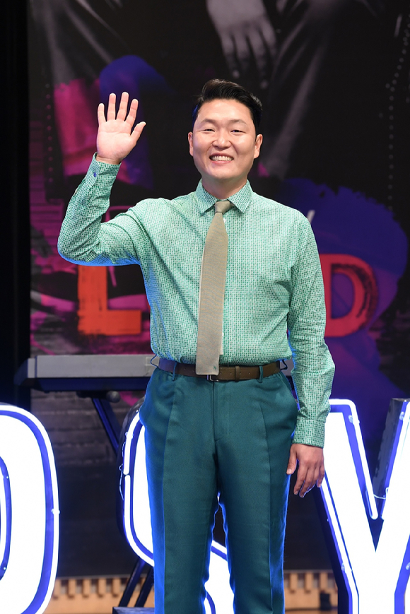 가수 싸이가 K리그1 전북 현대 대 울산 HD 경기에 출격한다. [사진=SBS]