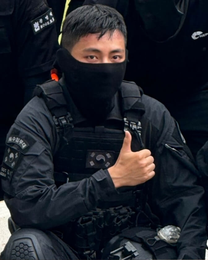 BTS 뷔, 군대에서 벌크업? 근황 사진에 팬들 심쿵!