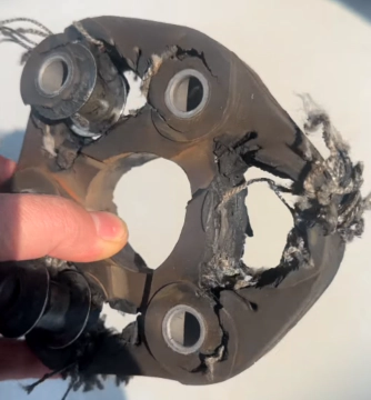 BMW 플렉시블 조인트 균열