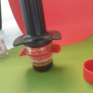 컴프레소로 아이스 아메리카노 만들기_추출 모습