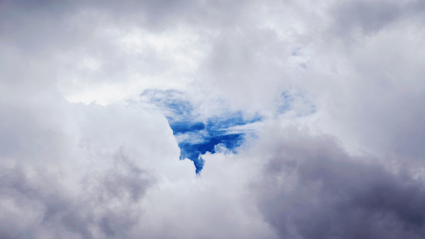 비 그친 날의 하늘.