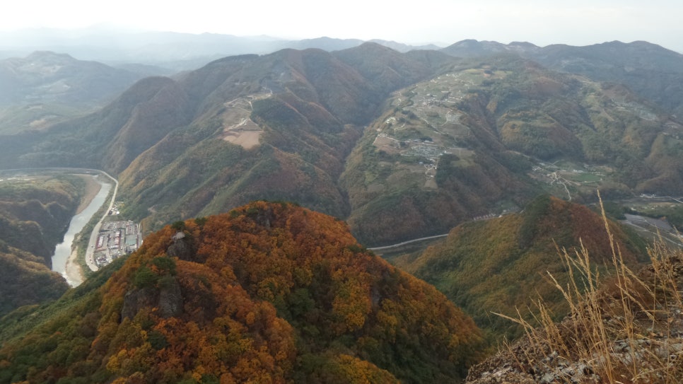 100대 명산 등산하기 첫번째 봉화 청량산은 소금강이라 불릴 만큼 아름다운 암봉과 깊은 계곡&amp;#44; 고요한 사찰 청량사가 조화를 이루는 경북 봉화의 대표 명산 