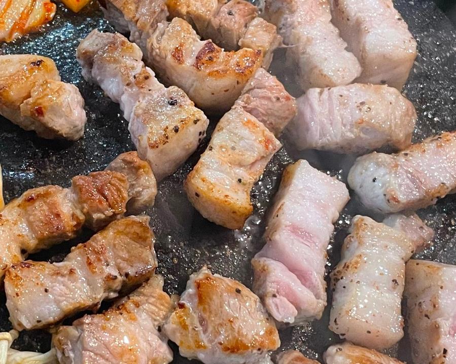 맛있게 구워지고 있는 생생정보 5000원 삼겹살