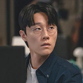 이토록 친밀한 배신자 등장인물 이신기