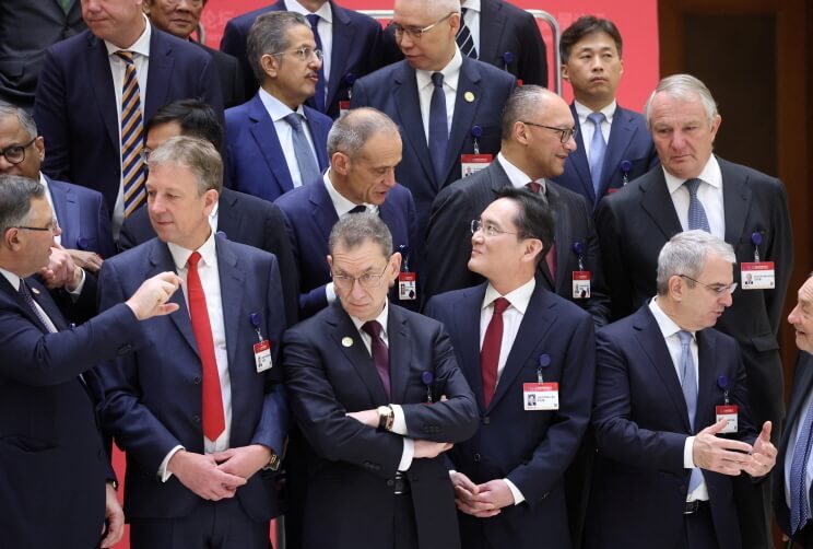 반도체 위기 속 전기차에서 돌파구 찾는 삼성&hellip;이재용 회장의 전략 행보