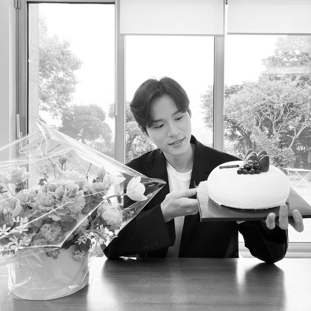 윤지온