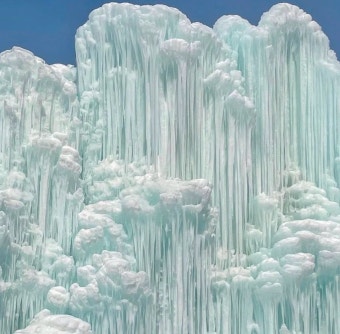 청양 알프스마을 얼음분수축제의 얼음분수