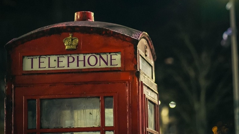 복고풍의 공중전화 부스