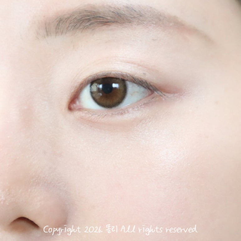 휘발성 보습 오일의 조합으로 촉촉한 사용감이 있는 세미매트 파운데이션