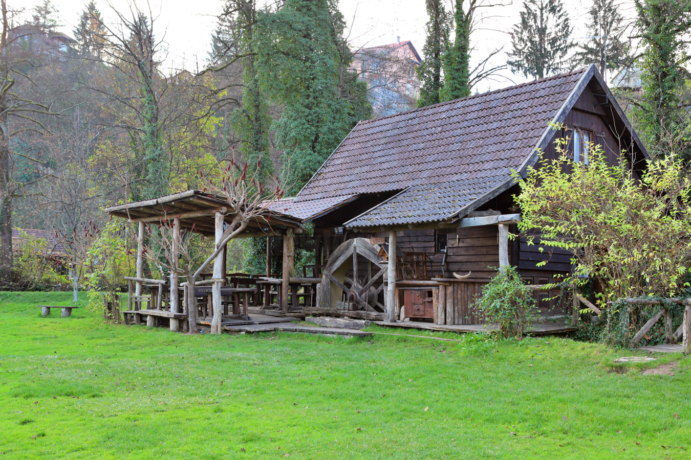 크로아티아 라스토케 마을의 전통 목조 수차와 물레방아 전경 - Rastoke Traditional Watermill in Slunj