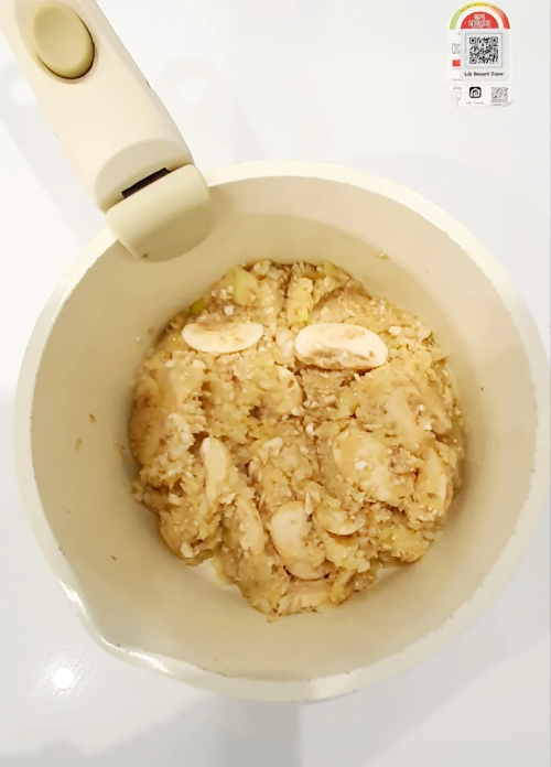 채-썬-버섯-넣고-섞기